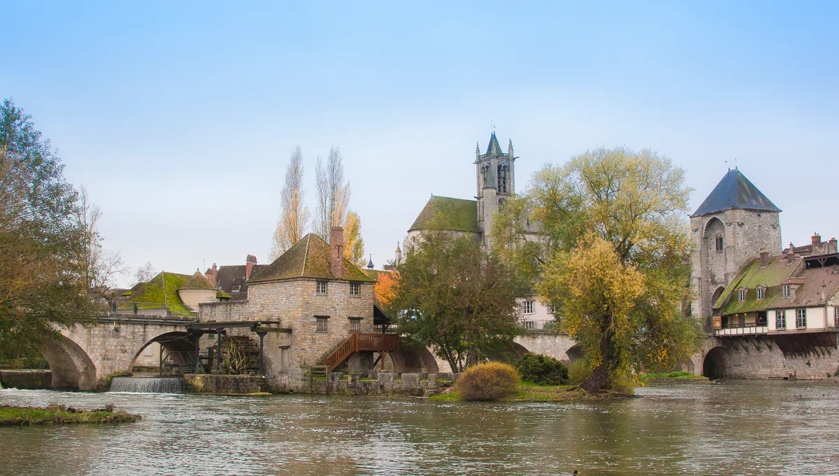 Bridges, a mill and old houses beside the Loing at Moret