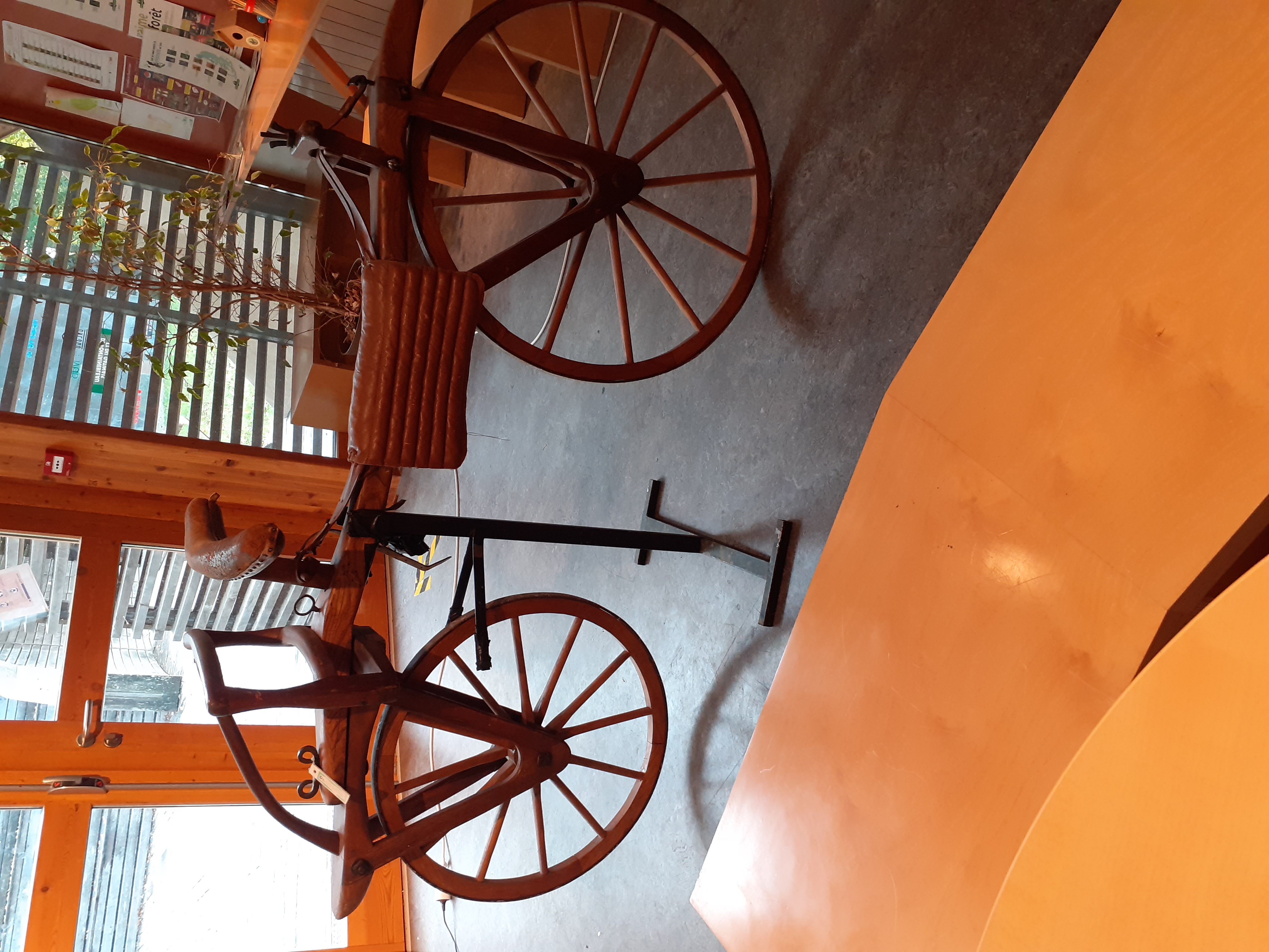 Exposition de vélos anciens prêtés par le musée du vélo de la Communauté de communes Moret Seine et Loing